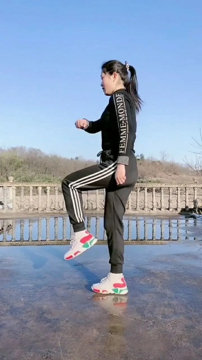 踏空跳身法详解,掌握核心技巧,提升动作流畅性