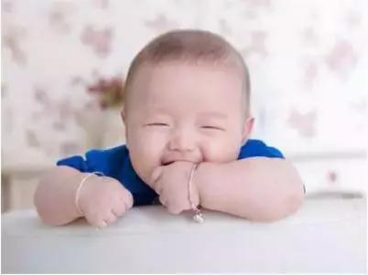 怎么才能让宝宝咯咯笑个不停？